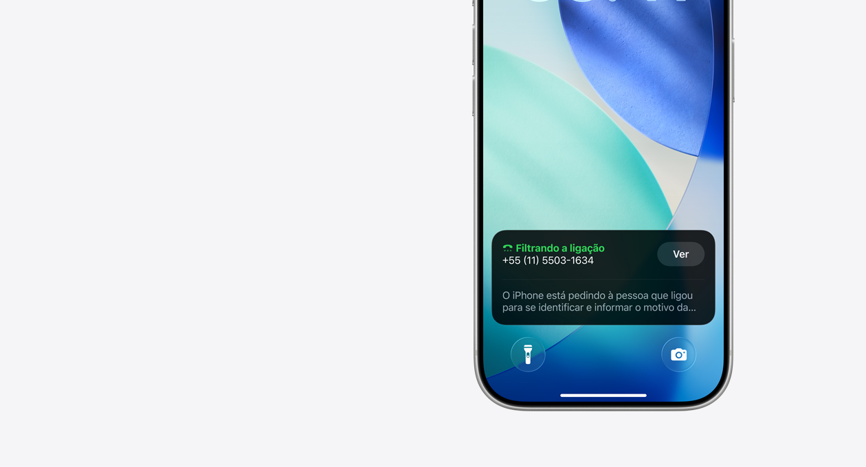 iPhone, parte inferior da Tela Bloqueada mostra uma notificação do recurso Filtragem de ligações com o texto “O iPhone está pedindo à pessoa que ligou para se identificar e informar o motivo da ligação”.