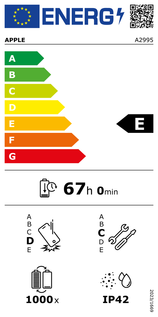 QR kód a informace na energetickém štítku EU, model Apple A2995, třída E, třídy energetické účinnosti (se stupnicí od A do G), A (nejvyšší účinnost) až G (nejnižší účinnost), výdrž baterie na jeden cyklus, 67 hodin a 0 minut na plné nabití baterie, třída spolehlivosti při opakovaném volném pádu D, A (nejvyšší odolnost) až E (nejnižší odolnost), třída opravitelnosti C, A (nejlepší opravitelnost) až E (nejhorší opravitelnost), životnost baterie 1000 cyklů, stupeň ochrany proti vniknutí prachu a vody (IP) IP42, nařízení 2023/1669