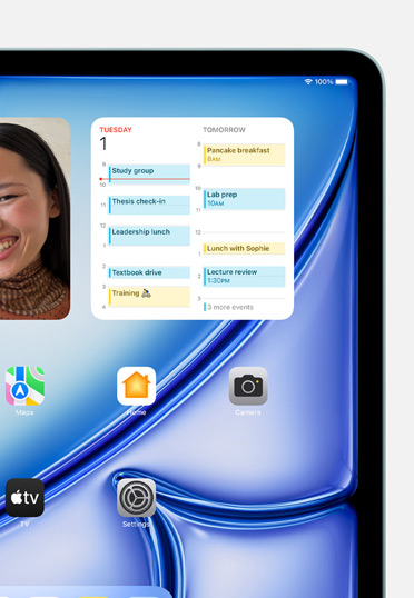 Mehrere Widgets und Apps werden auf einem Bildschirm gezeigt, darunter Fotos, Kalender, Karten, Home, Kamera, TV, News und Einstellungen.