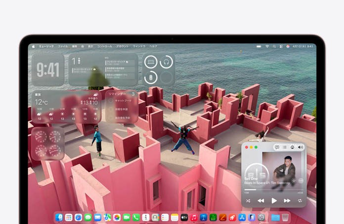MacBook Neoのカスタマイズされたデスクトップ画面。背景に海辺の屋上パティオ、その上にミュージック、カレンダー、天気、リマインダーなどの様々なウィジェットが表示されている