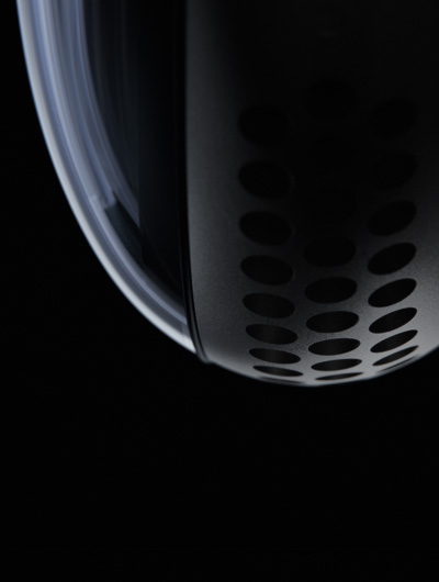 Apple Vision Pro 內部的技術分解圖，突顯散熱系統