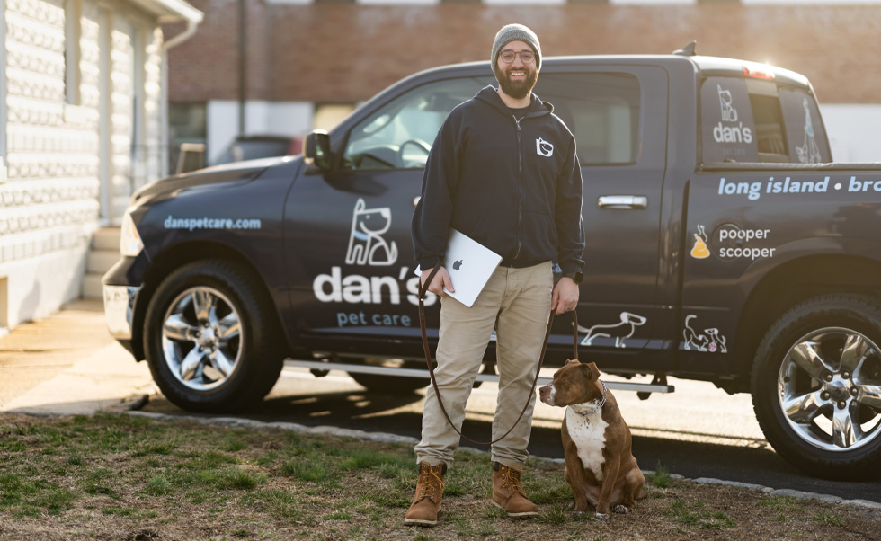 CEO Dan Reitman’ın tek kişilik bir köpek gezdirme hizmeti olarak başlayan işletmesinde şu anda 80 kişi çalışıyor.