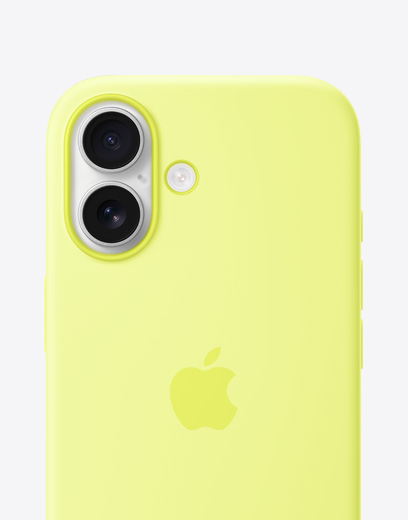 Vista traseira do iPhone 17, com capa em silicone amarela, sistema de câmara Dual Fusion no canto superior esquerdo e logótipo Apple ao centro